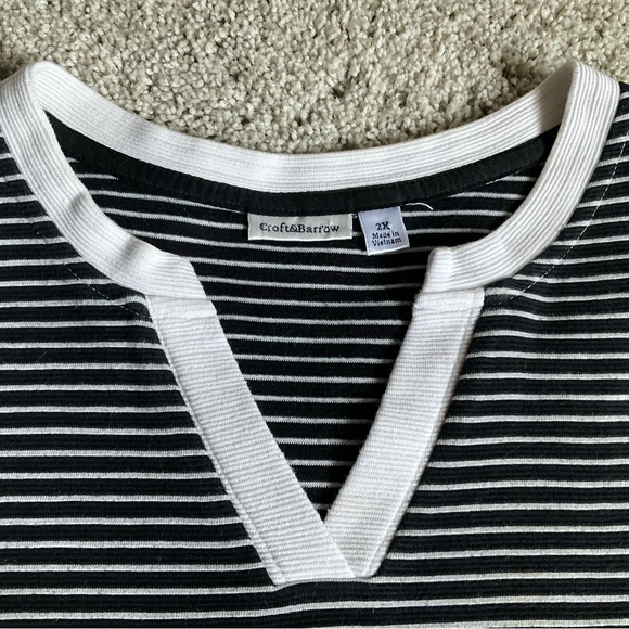 Croft & Barrow V Cut Full Front Pocket Pullover Shirt - Picture 6 of 12